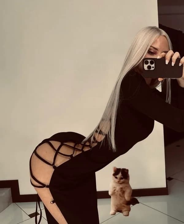 girl gyatt sexy ass nsfw butt blonde