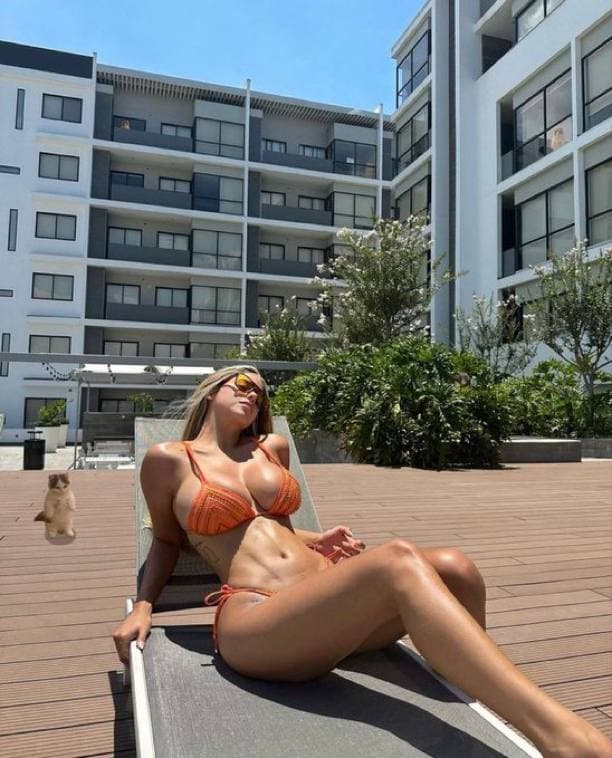 girl sexy boobs outdoors sun beachchair gyatt tits