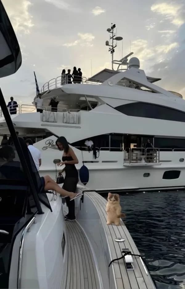 girl yatch fancy boat luxury ship