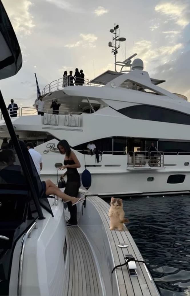 girl yatch fancy boat luxury ship